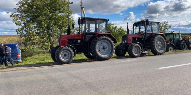 Agricultorii din 20 de raioane protestează pe traseele naționale din țară. Cer amânarea plăților scadente față de creditori și adresarea către partenerii externi | VIDEO