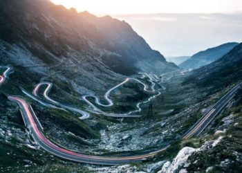 Traseul Transfăgărăşan din România a fost acoperit cu zăpadă. Imagini spectaculoase de la cea mai frumoasă serpentină de munte din Europa | VIDEO