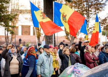 Deputații Partidului „ȘOR” au prezentat în fața Parlamentului proiectele sociale care nu  au fost acceptate pentru dezbateri de către majoritatea PAS. Inițiativele au fost votate de protestatari | VIDEO