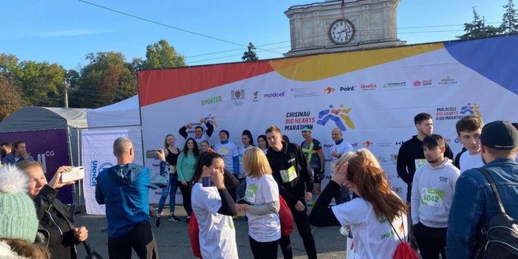 В Кишиневе более 10 тыс. человек бегут марафон. Перекрыты несколько улиц в центре столицы