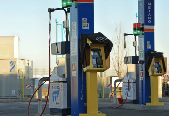 „Cred că ultima dată mă alimentez cu gaz, o să trec la benzină”: Reacția șoferilor la scumpirea metanului cu aproape doi lei| VIDEO