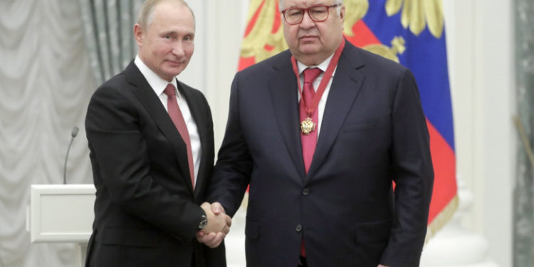 Patru ouă Fabergé ar fi fost descoperite în vila din Germania a oligarhului Usmanov, prieten cu Putin