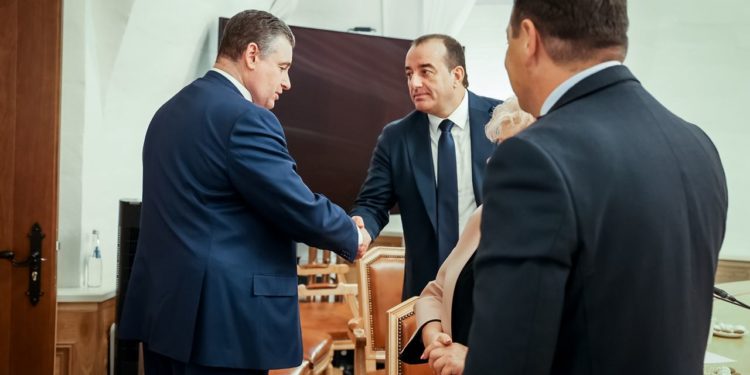 Слуцкий депутатам парламента РМ: Россия поддерживает территориальную целостность Республики Молдова