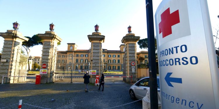 25 de oameni au năvălit într-un spital și i-au luat la bătaie pe doi români, la Roma