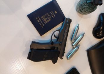 Aeroportul Internaţional Chişinău: pistoale pneumatice, depistate în bagajele a trei cetățeni israelieni