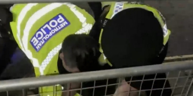 Incidente de securitate la funeraliile Reginei Elisabeta a II-a. Un bărbat a vrut să fure stindardul regal de la catafalc