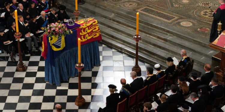 Marea Britanie își conduce azi Regina pe ultimul drum. Alături de alți lideri mondiali, la ceremonie este prezentă și Maia Sandu | VIDEO