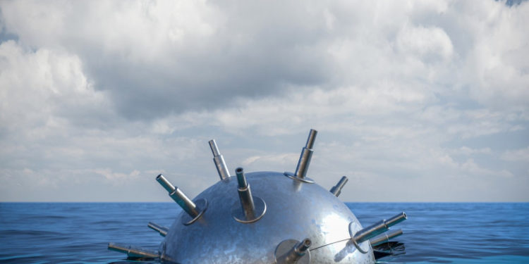 Mină de război, depistată la 40 de km de portul Constanța. Forțele navale române au neutralizat-o