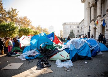 Четвертый раз правоохранительные органы демонтировали палатки сторонников Партии «ШОР». В политформировании назвали эти действия незаконным | VIDEO