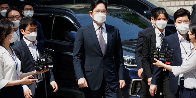 Главой Samsung назначен Ли Чжэ Ен, отсидевший срок за коррупцию