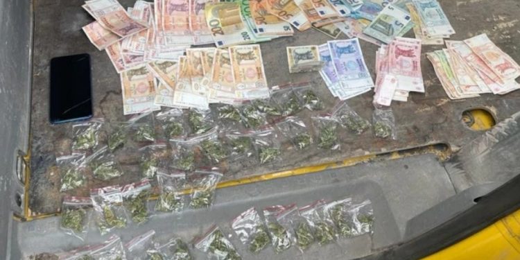 Наркотики на сумму около миллиона леев: Полиция задержала мужчину по подозрению в распространении запрещенных веществ