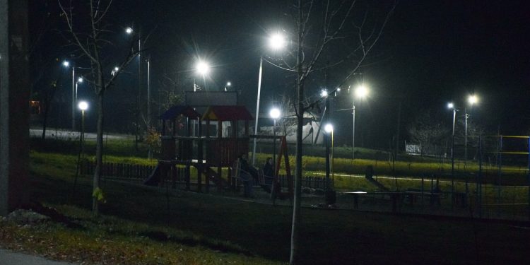 „Era foarte greu fără lumină, mulțumim din tot sufletul”. Grație eforturilor echipei lui Ilan Șor, satul Ghetlova din raionul Orhei a fost complet iluminat