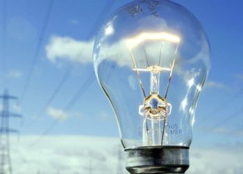 Peste 1600 de agenți economici și instituții publice, îndemnați de ANRE să reducă consumul de resurse energetice