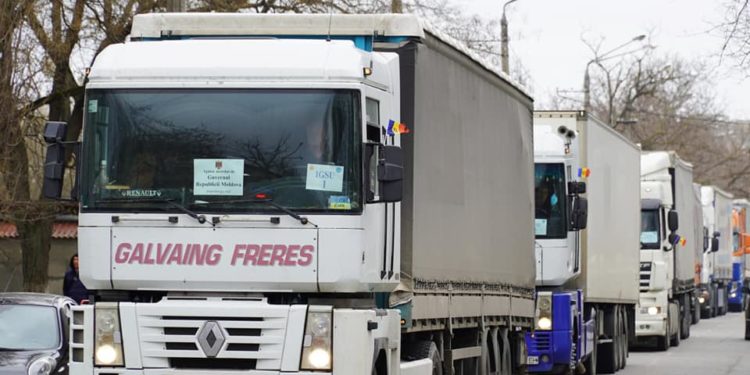 Молдова отправила в Украину грузовики с гуманитарной помощью на 21 млн леев