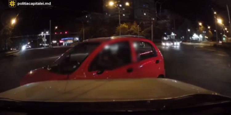 В Кишиневе мужчина попал в аварию на угнанном авто