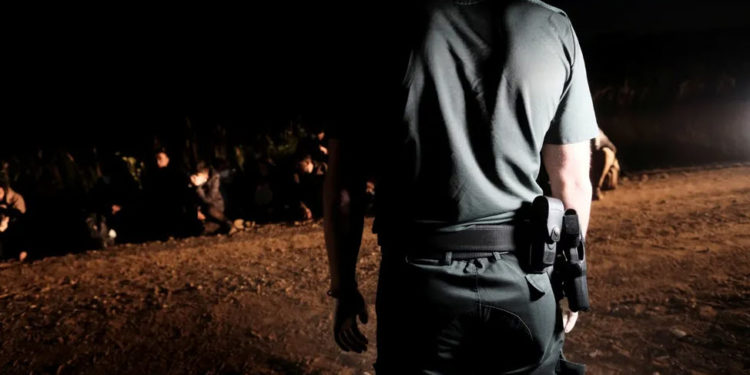 Amnesty International утверждает, что власти Латвии жестоко обращались с мигрантами на границе с Беларусью