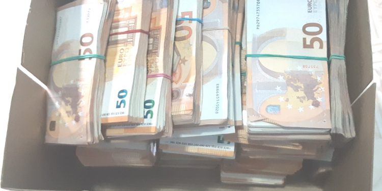 Cetățean al Ucrainei – trimis pe banca acuzaților, după ce a încercat să scoată din Moldova peste 12,7 milioane lei, în valută străină