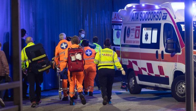 Un bărbat a înjunghiat mai multe persoane într-un centru comercial din Milano. Printre victime, un fotbalist de la Arsenal