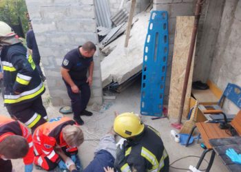A căzut podul peste el și a rămas blocat sub o placă de beton: Un bărbat din Criuleni, scăpat de salvatori