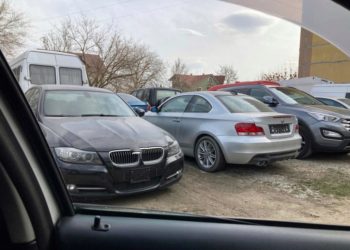 „Capul grupării este acuzat și într-un alt dosar similar”. PCCOCS oferă detalii despre cei trei bărbați, trimiși în judecată pentru contrabandă cu mașini furate din UE | VIDEO