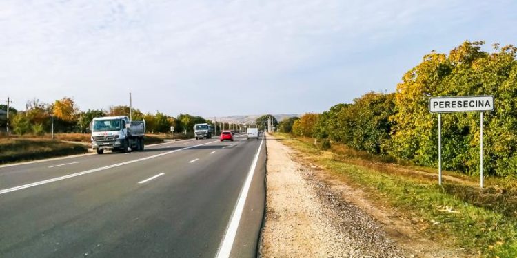 A lovit un pieton și a plecat: Șoferul de 19 ani, identificat de oamenii legii | VIDEO