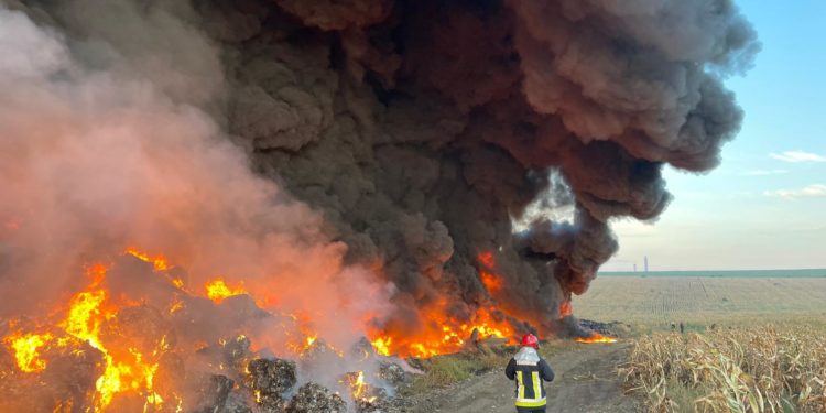 Gunoiștea care a luat foc astăzi noapte aparține unui agent economic privat. Precizările Primăriei