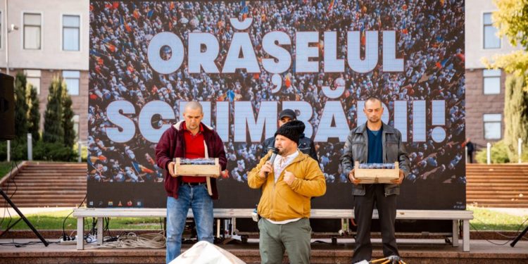 „Noi nu avem cui să vindem roada”. Fermierii din raioanele țării au adus lăzi cu fructe și legume în fața Ministerului Agriculturii, cerând demisia ministrului Vladimir Bolea  | VIDEO