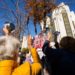 „Oamenii mor de foame”. Protestele în fața Președinției continuă, de această dată cu cratițe și boluri goale | VIDEO