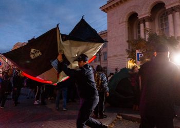 Полиция демонтировала еще 50 палаток протестующих перед Генеральной прокуратурой. Партия «ШОР » считает эти действия неправомерными | VIDEO