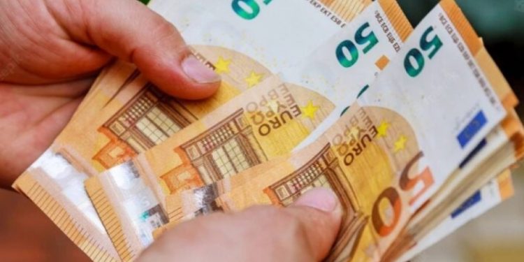 Un bărbat din raionul Taraclia, cercetat penal pentru corupere activă. Ar fi încercat să mituiască un poliţist, dar a fost denunțat la CNA