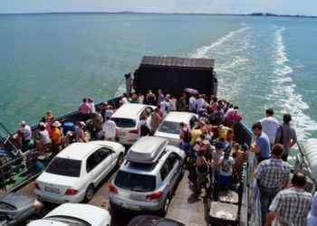 В Крыму находится около 50 тысяч туристов. Их обещают вывезти с полуострова на паромах