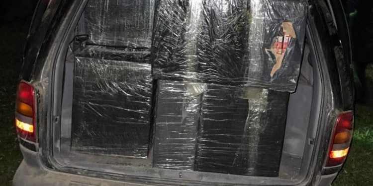 Trei reținuți în Briceni, pe malul Prutului, după ce au încercat să scoată din țară, prin contrabandă, 700.000 țigări. Doi dintre aceștia sunt angajați ai Poliției de Frontieră