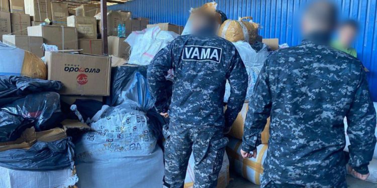 16 percheziții în dosarul celor peste  7 tone de haine de contrabandă: Implicați sunt un vameș și un broker vamal