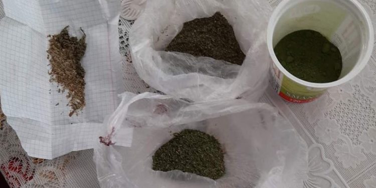 Percheziții la Ialoveni: Cinci persoane reținute pentru trafic de droguri