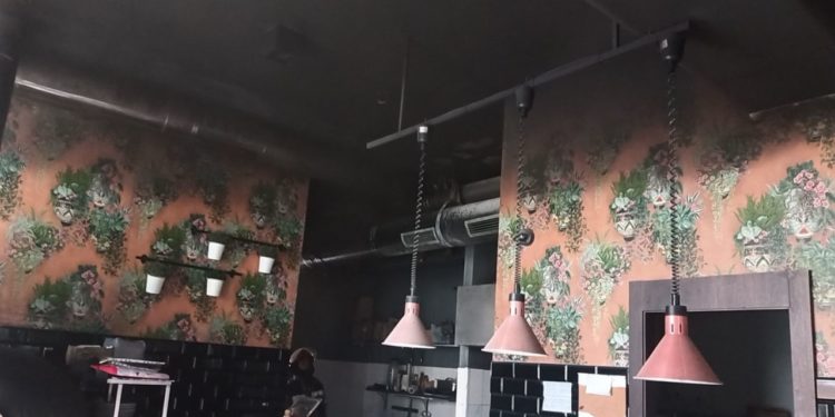 Incendiu într-un restaurant din centrul capitalei: Trei echipe de pompieri au intervenit la fața locului