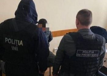 Șase persoane, printre care un angajat al Poliției de Frontieră – reținute pentru organizarea migraţiei ilegale