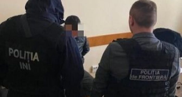 Șase persoane, printre care un angajat al Poliției de Frontieră – reținute pentru organizarea migraţiei ilegale
