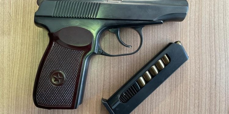 Un pistol PM și cartușe, tăinuite la controlul de frontieră