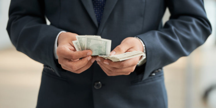 Богатейшие россияне с начала года потеряли почти 100 миллиардов долларов. Более трети потерь пришлось на последний месяц