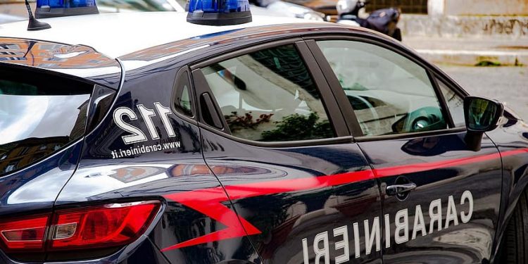 Un moldovean stabilit în Italia și-ar fi omorât din greșeală prietena. A împușcat-o cu arma tatălui ei