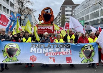 Zeci de mii de oameni au protestat în șase orașe mari din Germania. Tensiuni în creștere sunt înregistrate și în Franța | VIDEO