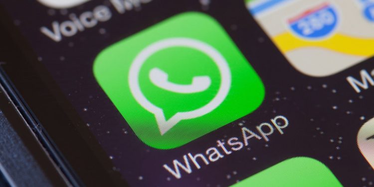 A picat WhatsApp. Utilizatorii aplicaţiei nu pot trimite și primi mesaje | VIDEO