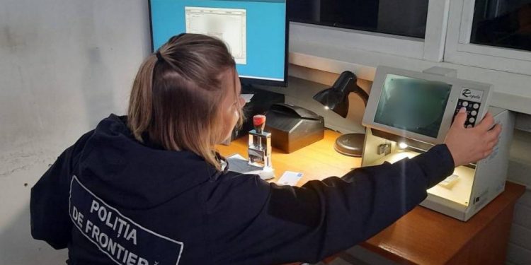 Cadoul – un permis de conducere falsificat, motiv de cercetare a unui șofer