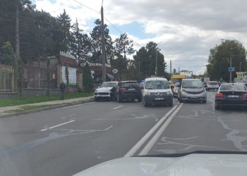Accident în lanţ cu patru maşini la intrarea în Grădina Botanică. O femeie a ajuns la spital