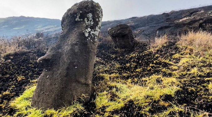 Dezastru în Insula Paștelui: Celebrele statui au fost distruse iremediabil de un incendiu devastator