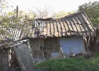 В разрушенном доме без коммуникации и с пенсией в 1200 леев. В новом выпуске Moldova la Pachet история слепой женщины, которая вынуждена выживать вместе со своей дочерью в сложных условиях | VIDEO