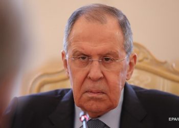 Associated Press: Сергея Лаврова госпитализировали после прибытия на саммит G20 на Бали. Мария Захарова назвала это «фейком»