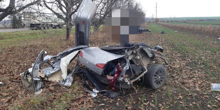 Смертельная авария во Флорештском районе: Автомобиль вылетел с трассы и врезался в дерево