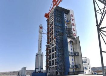Китайская ракета развалилась на 50 кусков на околоземной орбите