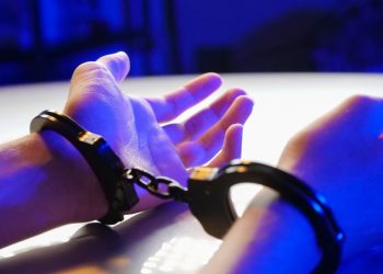 Двое молодых людей, 17 и 18 лет подозреваются в ограблениях. Пострадавшие оценили ущерб в 23 тыс. леев | VIDEO